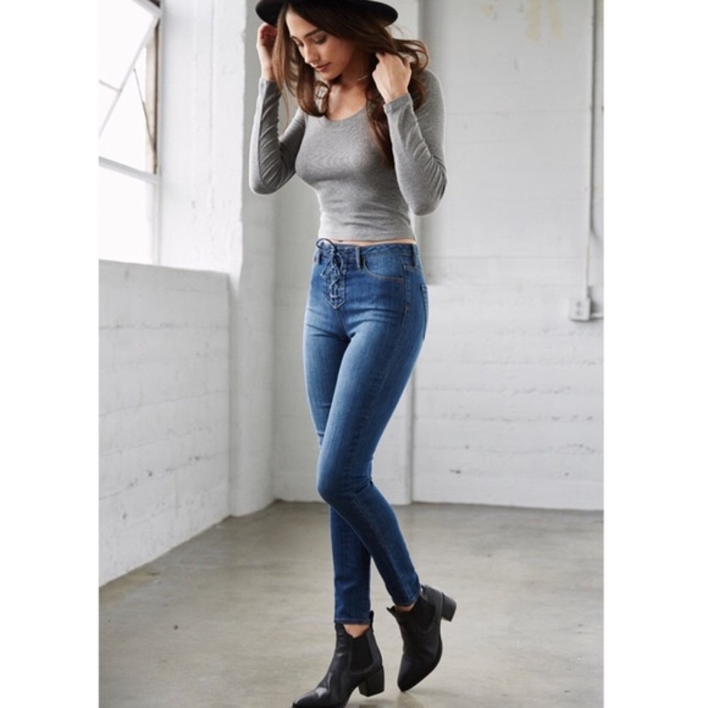 3/$35 Bullhead tie up high waisted skinny jeans